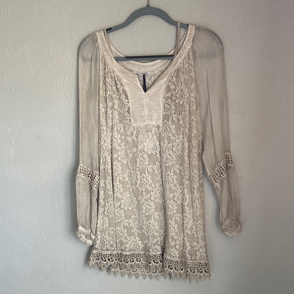 Chic Lace Blouse in Cream
